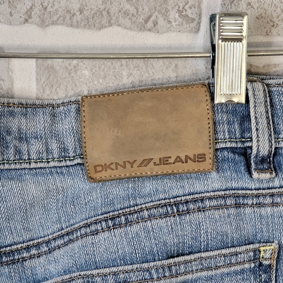 DKNY SOHO JEAN Flaired Boot Cut Light Wash Denim Jeans Women's Size 6R - Picture 7 of 16